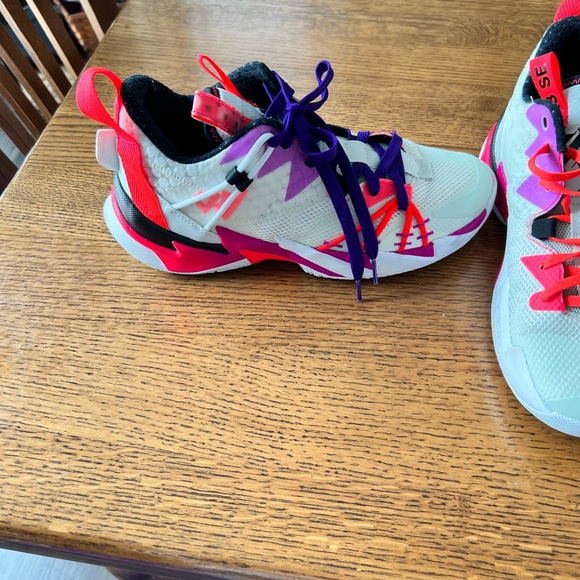 Jordan why not, worn 3 times to wide for my foot - Picture 3 of 6